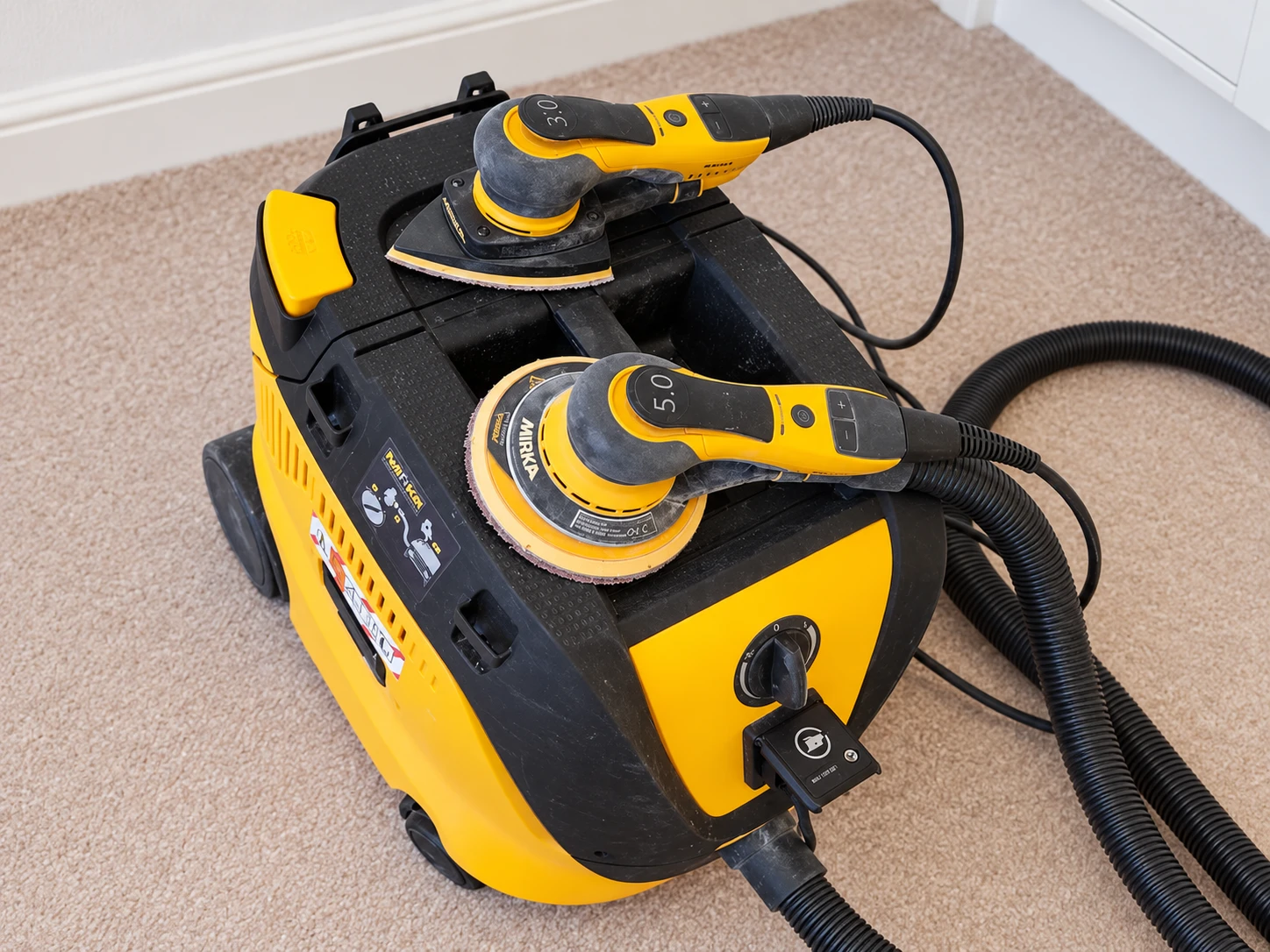Mirka dust extractor with triangular and orbital sanders for dust-free preparation